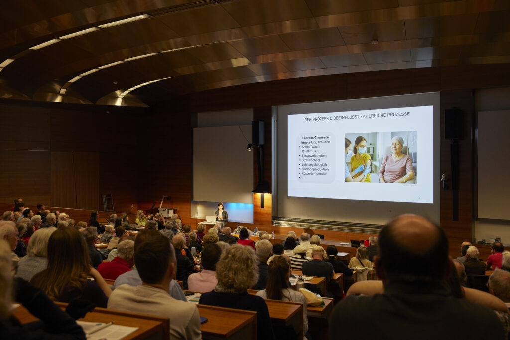 An engaged audience and a full house – no one was falling asleep in this lecture!